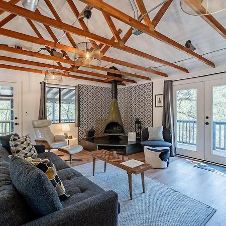 הוילה The Pine House - Cozy Mid-Century Modern, Pet-Friendly מראה חיצוני תמונה