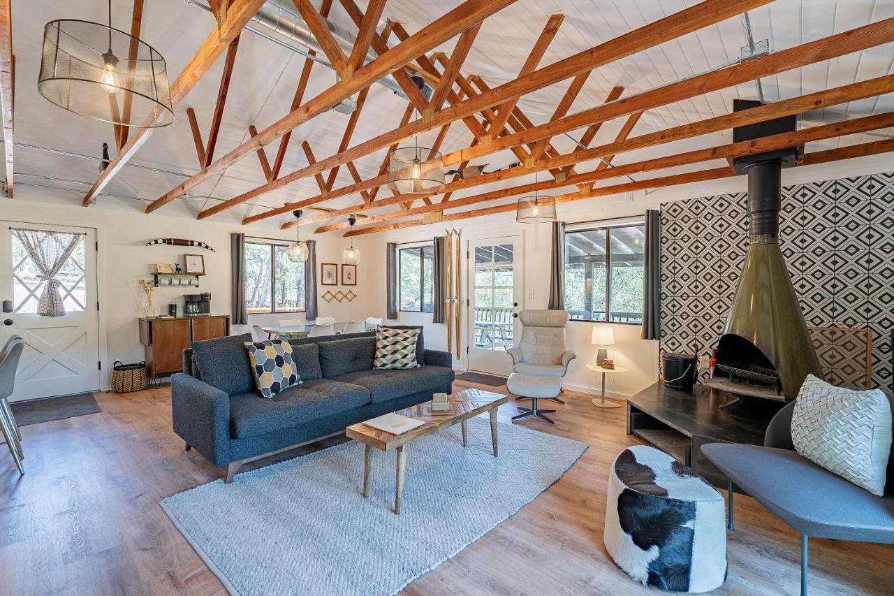 הוילה The Pine House - Cozy Mid-Century Modern, Pet-Friendly מראה חיצוני תמונה