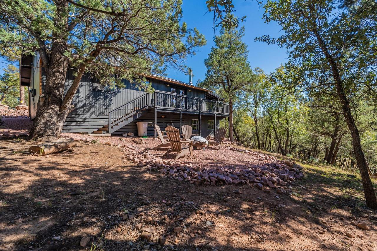הוילה The Pine House - Cozy Mid-Century Modern, Pet-Friendly מראה חיצוני תמונה